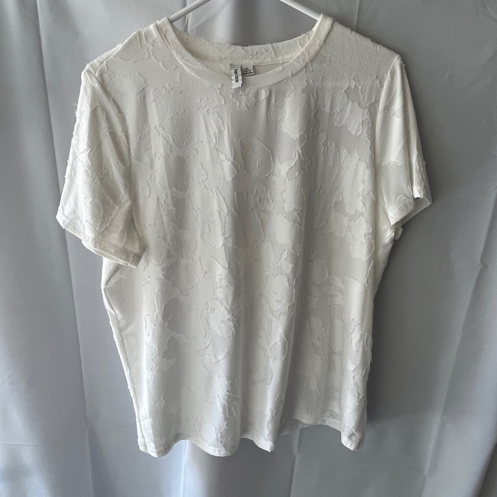 NWOT Kensie Cream textured shirt